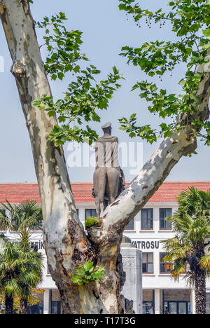 Bursa, Turchia, 30 Aprile 2012: Statua di Ataturk Foto Stock