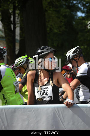 MOTALA 20180610 la settimana in bici e il bike festival in Motala continuare. Durante la domenica era tempo per Halvvättern e la nuova gara Vätternrundan 100 km, dove i partecipanti con biciclette elettriche dovuto partecipare. Foto Jeppe Gustafsson Foto Stock