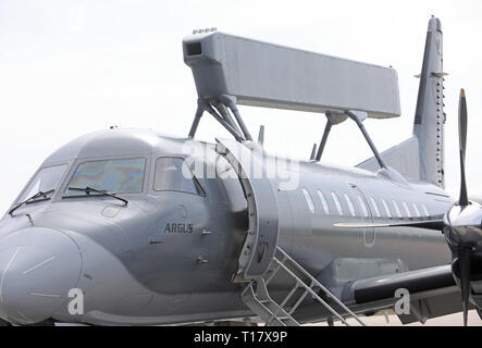 20180505 MALMSLÄTT sorveglianza aeromobili ASC890 (Saab 340) durante un "militare giorno' a Malmen appena al di fuori di Linköping. Foto Jeppe Gustafsson Foto Stock