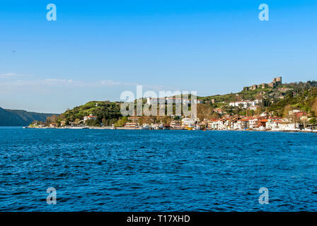 Istanbul, Turchia, 17 Aprile 2006: il Bosforo, Anadolu Kavagi Foto Stock