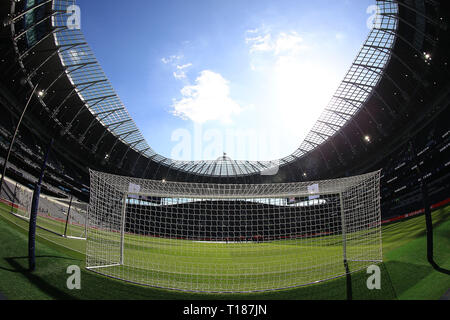 Londra, Regno Unito. 24 mar 2019. Vista generale all'interno del Tottenham Hotspur stadium prima di kick off. Tottenham Hotspur U18's v Southampton U18's , il primo evento di prova presso la nuova stazione di Tottenham Hotspur Stadium di Londra domenica 24 marzo 2019. Questa immagine può essere utilizzata solo per scopi editoriali. Solo uso editoriale, è richiesta una licenza per uso commerciale. Nessun uso in scommesse, giochi o un singolo giocatore/club/league pubblicazioni . pic da Steffan Bowen Credito: Andrew Orchard fotografia sportiva/Alamy Live News Foto Stock