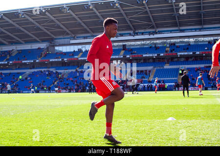 Cardiff, Galles, UK. 24 mar 2019. Rabbi Matondo del Galles si riscalda. Il Galles v Slovacchia UEFA EURO 2020 il qualificatore a Cardiff City Stadium, Credito: Lewis Mitchell/Alamy Live News Foto Stock