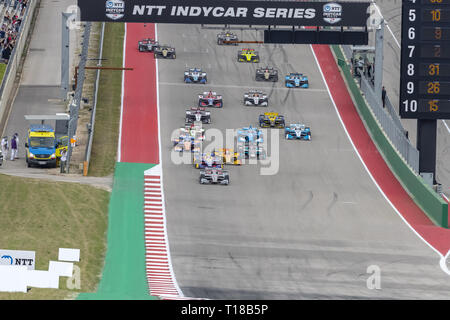 Austin, Texas, Stati Uniti d'America. 24 Mar, 2019. La bandiera verde di gocce sulla INDYCAR Classic presso il circuito delle Americhe di Austin in Texas. (Credito Immagine: © Walter G Arce Sr Asp Inc/ASP) Credito: ZUMA Press, Inc./Alamy Live News Foto Stock