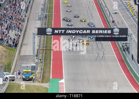 Austin, Texas, Stati Uniti d'America. 24 Mar, 2019. La bandiera verde di gocce sulla INDYCAR Classic presso il circuito delle Americhe di Austin in Texas. (Credito Immagine: © Walter G Arce Sr Asp Inc/ASP) Credito: ZUMA Press, Inc./Alamy Live News Foto Stock