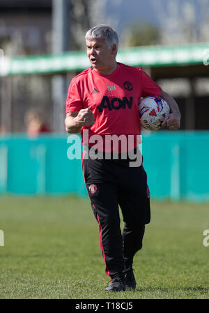 Dartford, Kent, Regno Unito. Il 24 marzo 2019. Man Utd coaching personale durante la FAWSL 2 corrispondenza tra Charlton Athletic donne e il Manchester United donne presso Oakwood, Old Rd, Crayford, Dartford Kent, DA1 4DN il 24 marzo 2019. Foto di Andy Rowland. Credito: Andrew Rowland/Alamy Live News Foto Stock