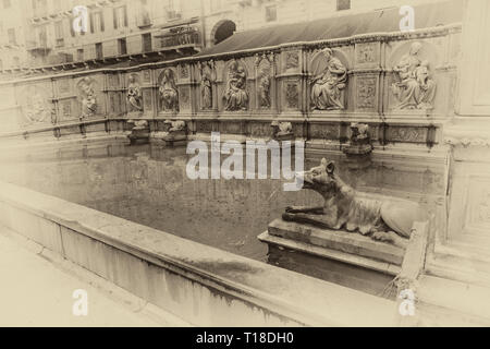 Fonte Gaia, fontana a Piazza del Campo a Siena, Toscana, Italia. Foto Stock