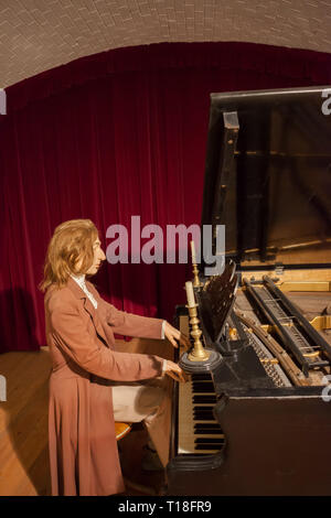 Fryderyk Chopin cera figura, compositore e pianista polacco suonare pianoforte a Tumulo di Kosciuszko museum di Cracovia in Polonia, polacco strada libera a cron Foto Stock