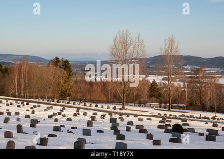 Piccolo cimitero in Norvegia durante il periodo invernale Foto Stock