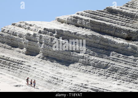 Dettagli della Scala dei Turchi, il paesaggio e la vita locale Foto Stock