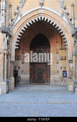 L'entrata principale per la Cattedrale di San Giovanni Battista (Archikatedra Sw. Jana Chrzciciela) su Ostrow Tumski (Cattedrale Isola) a Wroclaw in Polonia. Foto Stock