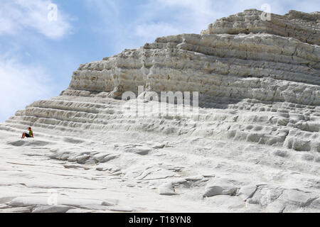 Dettagli della Scala dei Turchi, il paesaggio e la vita locale Foto Stock