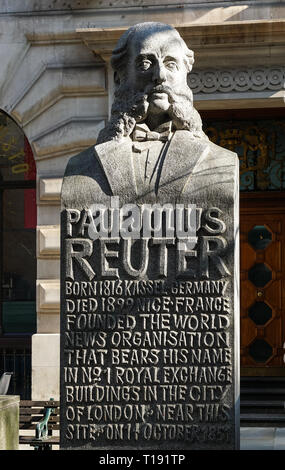 Busto di Paul Julius Reuter nella City di Londra, England Regno Unito Regno Unito Foto Stock