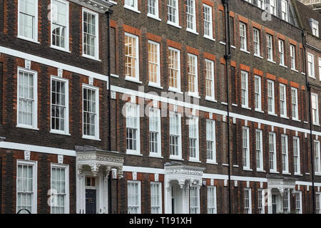 Case a schiera su Queen Anne's Gate in Westminster, Londra England Regno Unito Regno Unito Foto Stock