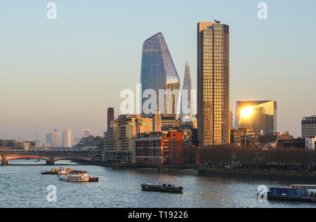 Uno Blackfriars, Shard e South Bank Tower grattacieli con Canary Wharf in background, Londra England Regno Unito Regno Unito Foto Stock