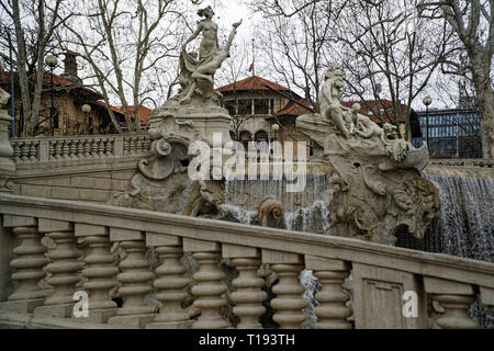 Fontana sul parco del Valentino quadrato in Torino, Italia. Foto Stock