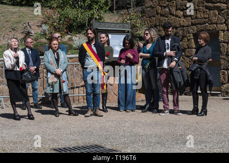 Gli studenti delle scuole nel quartiere della Garbatella, accompagnati dai loro insegnanti, dimostrata su 03/23/2019 andando alle Fosse Ardeatine dove 70 anni fa, il 24 marzo 1944, le truppe di occupazione tedesche si, comandato dal generale Kappler, macellati più di 335 persone in ritorsione contro l'attacco contro la SS Bolzano reggimento effettuata da una cellula partigiana in via Rasella, nel centro di Roma. Dopo la guerra il sito è stato riconosciuto come un memoriale di cimitero e Monumento Nazionale dove ogni anno una cerimonia istituzionale è tenuto con la partecipazione del capo dello Stato, altri institut Foto Stock
