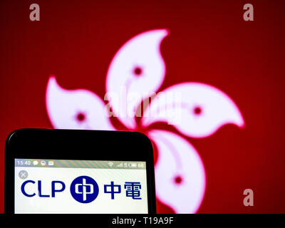 In questa illustrazione della foto un gruppo CLP visto il logo visualizzato su un telefono intelligente. Foto Stock