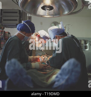 La medicina. Surgical Team operanti sul paziente. Foto Stock