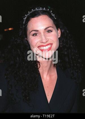 LOS ANGELES, CA - Aprile 8, 1998: attrice MINNIE DRIVER A la prima mondiale di "città degli angeli", che stars Nicolas Cage & Meg Ryan. Foto Stock