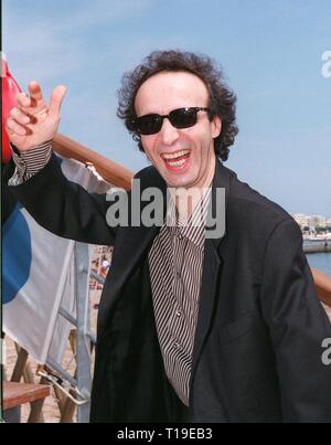 CANNES, Francia - 17 Maggio 1998: attore italiano ROBERTO BENIGNI a Miramax Films party presso il Festival del Cinema di Cannes. Foto Stock