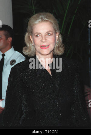 LOS ANGELES, CA - 11 Ottobre 1998: attrice Lauren Bacall al successo internazionale in Arts Awards di Beverly Hills. Foto Stock