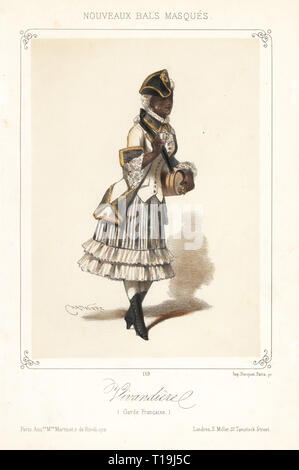 Donna in costume di un sutler francese di protezioni (Vivandiere, Garde Francaise) per un ballo in maschera, Parigi, fine del XIX secolo. Ella porta un barile di rum e di un vetro. Litografia Handcolored dopo Chatiniere pubblicato da Martinet, Parigi, 1880. Foto Stock