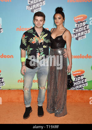 LOS ANGELES, CA - MARZO 23: Jack Griffo (L) e Parigi Berelc frequentare Nickelodeon's 2019 Kids Choice Awards a Galen Center su Marzo 23, 2019 a Los Angeles, California. Foto Stock