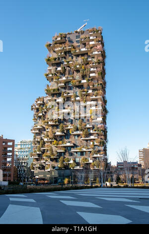 03/05/2019, Milano, Italia: famoso edificio sostenibile denominata "bosco verticale" (legno verticale) nel nuovo quartiere della città. Foto Stock