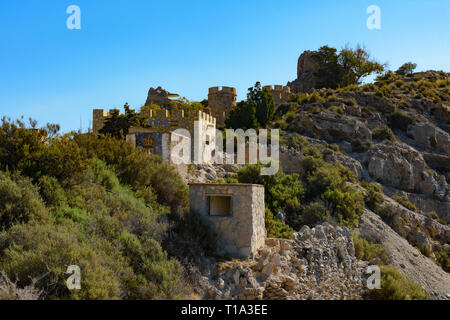 Castillitos batteria di cannoni a Murcia, Spagna. Abbandonata la difesa costiera caserma. Foto Stock