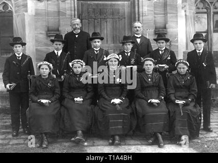 La religione, il cristianesimo, cerimonia, i bambini dopo la prima comunione, cabinet card, Oettingen, circa 1910, Additional-Rights-Clearance-Info-Not-Available Foto Stock
