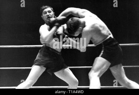 Sport, il pugilato, il torneo contro Paesi Bassi Danimarca, incontro di pugilato Bakker (Paesi Bassi) contro Knud Christoffersen (Danimarca), Copenaghen, 1946, Additional-Rights-Clearance-Info-Not-Available Foto Stock