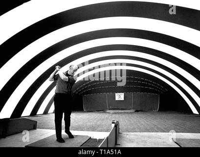 Sport, golf, gonfiabili golf hall, vista interna, Acton, Londra, 9.9.1971, Additional-Rights-Clearance-Info-Not-Available Foto Stock