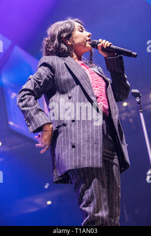 Torino, Italia. 24 Mar, 2019. Il canadese cantautrice Alessia Caracciolo noto sul palco come ALESSIA CARA esegue live at PalaAlpitour apertura della mostra di Shawn Mendes. Credito: Rodolfo Sassano/Alamy Live News Foto Stock