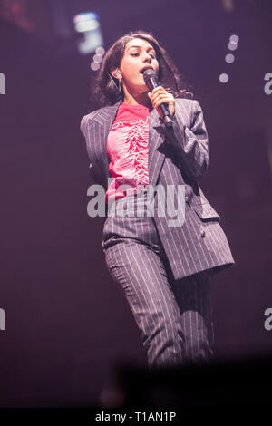 Torino, Italia. 24 Mar, 2019. Il canadese cantautrice Alessia Caracciolo noto sul palco come ALESSIA CARA esegue live at PalaAlpitour apertura della mostra di Shawn Mendes. Credito: Rodolfo Sassano/Alamy Live News Foto Stock