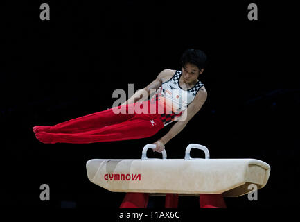 Kazuma Kaya (Giappone) in azione durante Gymnastics World Cup 2019 a Genting Arena Birmingham. Foto Stock