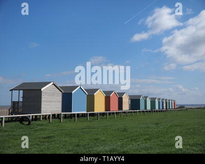 Leysdown, Kent, Regno Unito. 25 marzo, 2019. Regno Unito Meteo: un soleggiato e caldo giorno in Leysdown, Kent. Credito: James Bell/Alamy Live News Foto Stock