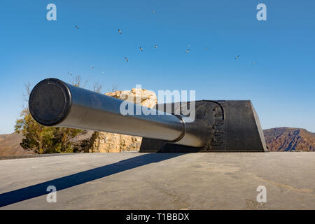 Castillitos batteria di cannoni a Murcia, Spagna. Viker 381cannon. Installato nel 1933, corse fino al 1994. Attualmente è abbandonato Foto Stock