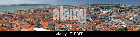 Lisbona - vista panoramica dal castello di Sao Jorge Foto Stock