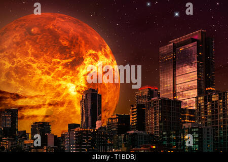 Sci-fi cityscape illustrazione. Skyline notturno con il pianeta gigante o sun in background e un cielo stellato. Illustrazione composito con rendering 3D Foto Stock