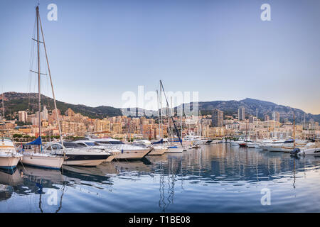 Mattina panorama di Porto Ercole nel Principato di Monaco Foto Stock