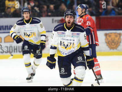 LINKÖPING 20180203 Jubel av HV:s nr 51 Marc Zanetti sotto i matchen SHL mellan Linköpings HC-HV71 mi Saab arena. Foto Jeppe Gustafsson Foto Stock