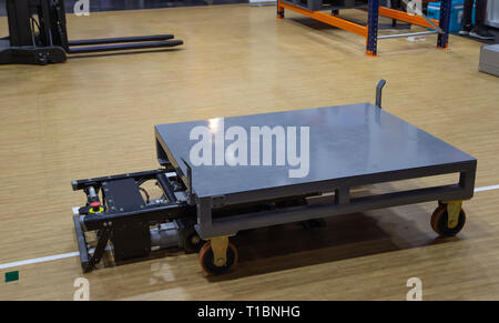 Selezionatore di rack - moderno automatizzato di storage e un sistema di recupero per pallet Foto Stock