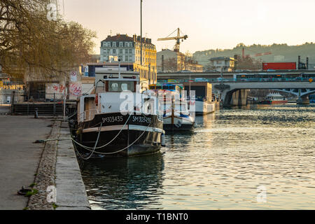 Fiume Saone, un affluente del fiume Rodano vicino alla confluenza. Lione. Francia Foto Stock