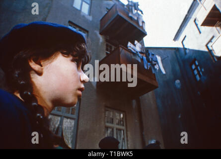 Ein Stück Himmel, Fernsehserie, Deutschland 1982, Regie: Franz Peter Wirth, Folge 2 'Die verbotene Stadt', Darsteller: Dana Vavrova Foto Stock