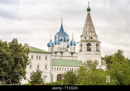 Vista pittoresca del Cremlino di Suzdal, Russia. Anello d'oro della Russia Foto Stock