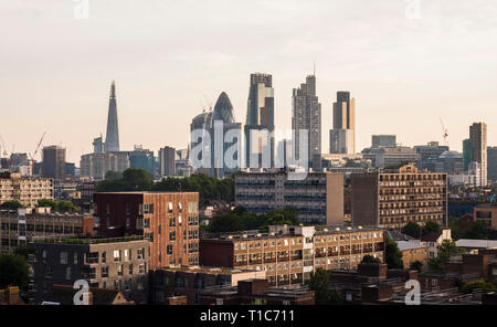 Lo skyline di Londra come visto dal Tower Hamlets,Londra,l'Inghilterra,UK Foto Stock