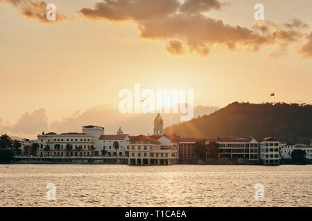 Vista di Casco Antiguo in Panama City al tramonto Foto Stock