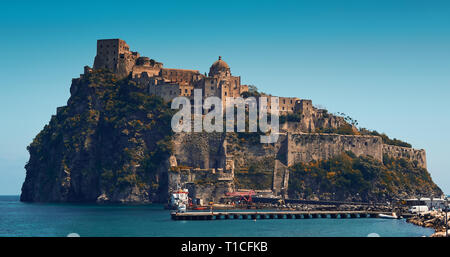 Punto di riferimento del Castello Aragonese sull isola d Ischia Foto Stock