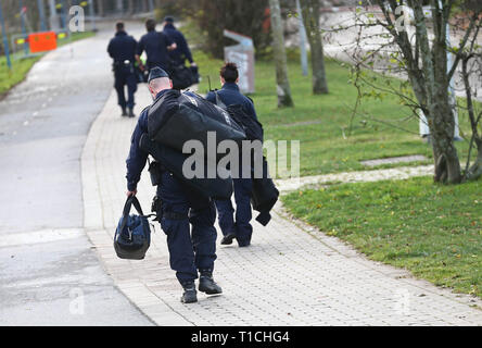 GÖTEBORG polizia 20171117 fuori Gothia towers durante il vertice UE di Göteborg. Foto Jeppe Gustafsson Foto Stock