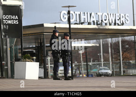 GÖTEBORG polizia 20171117 fuori Gothia towers durante il vertice UE di Göteborg. Foto Jeppe Gustafsson Foto Stock